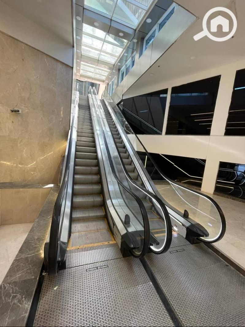 8 d9ba3ff5-8cb4-4cae-99a6-5700ef9c67dc. jpeg