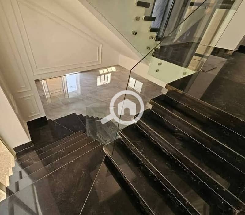 9 FB_IMG_1759178325178. jpg