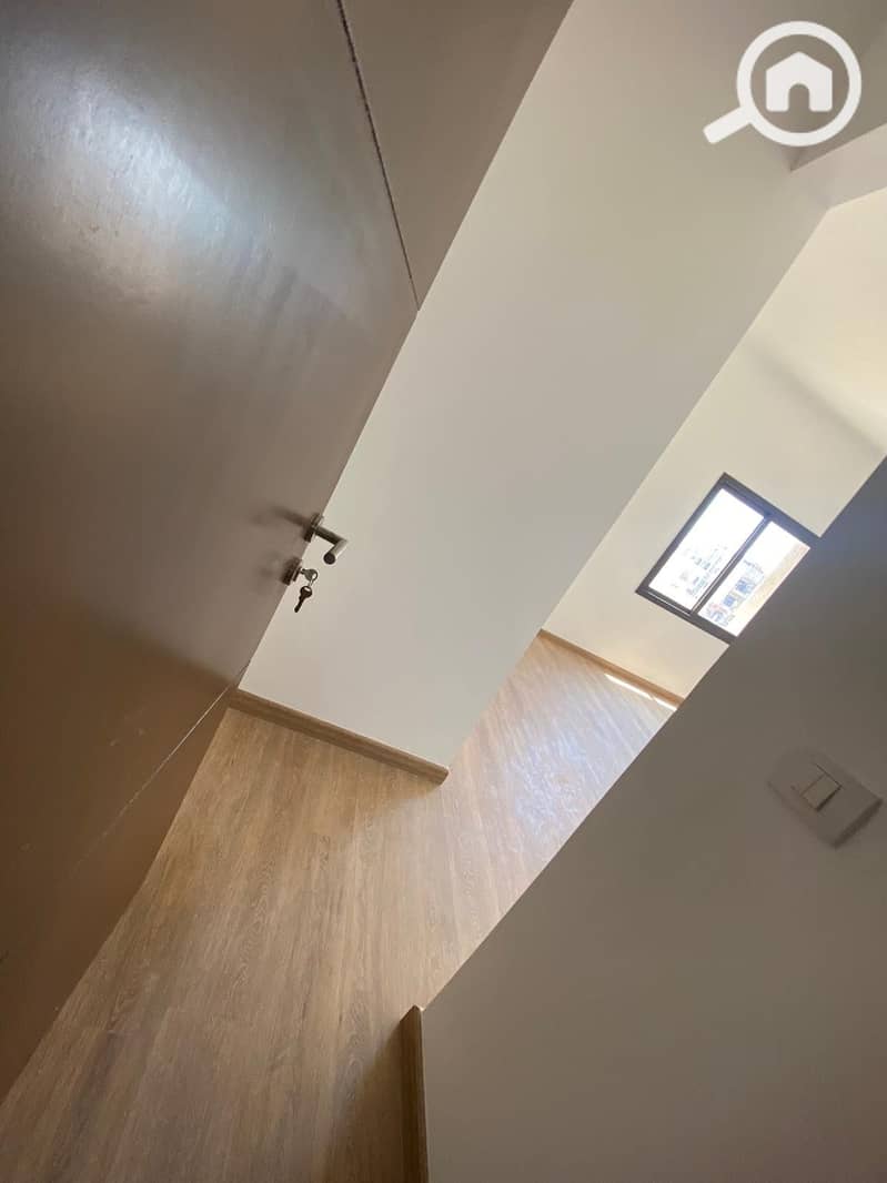 9 54755998-0fea-48d6-90ef-1b393cc2d1fe. jpeg