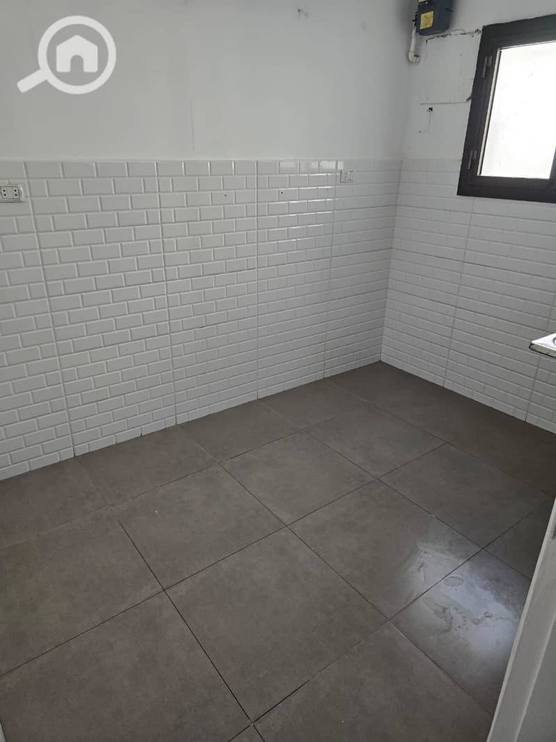 4 7c28200f-a7ed-41bf-a6c7-e3bdecf27a01. jpeg