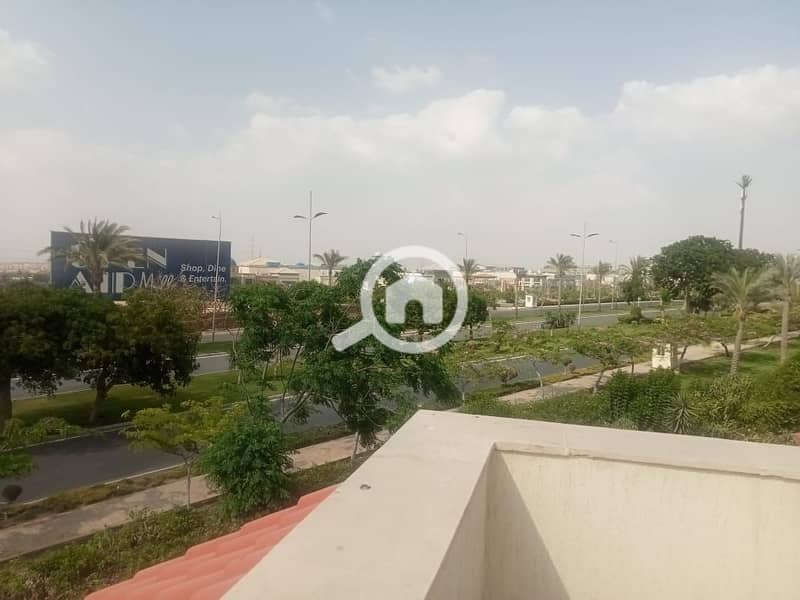 26 cf2b2392-c607-4481-906d-f573ee850d6b. jpg