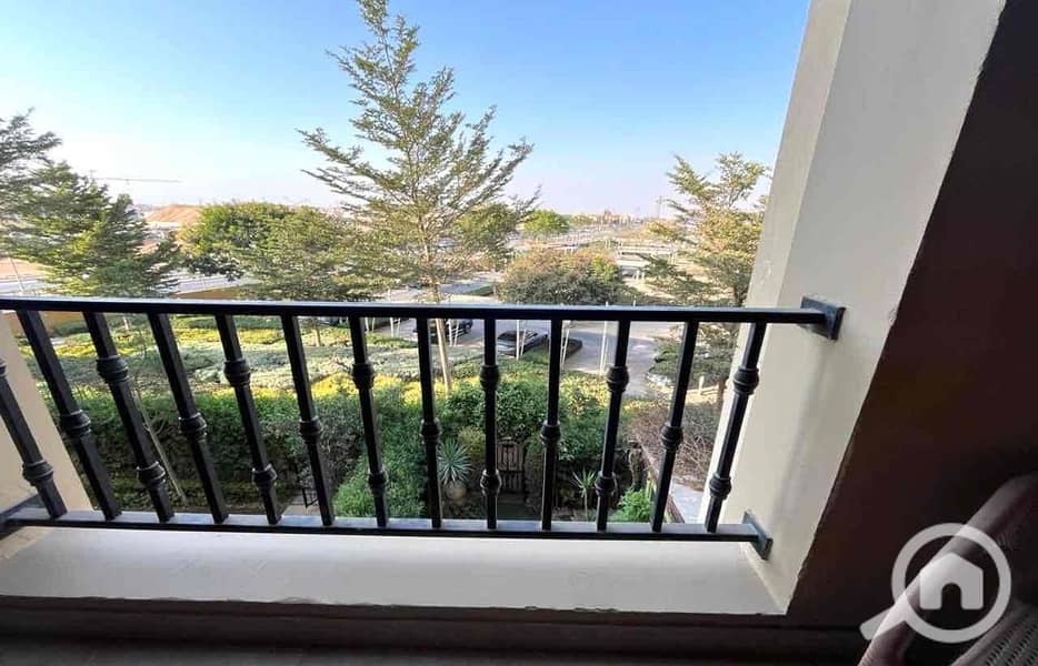 5 844e4bd0-5b58-412f-bdb4-7ed49690f940. jpg