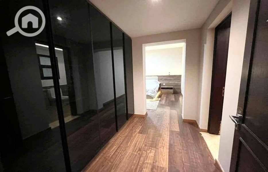 12 13575404-b80d-41c4-9440-52277e841422. jpg