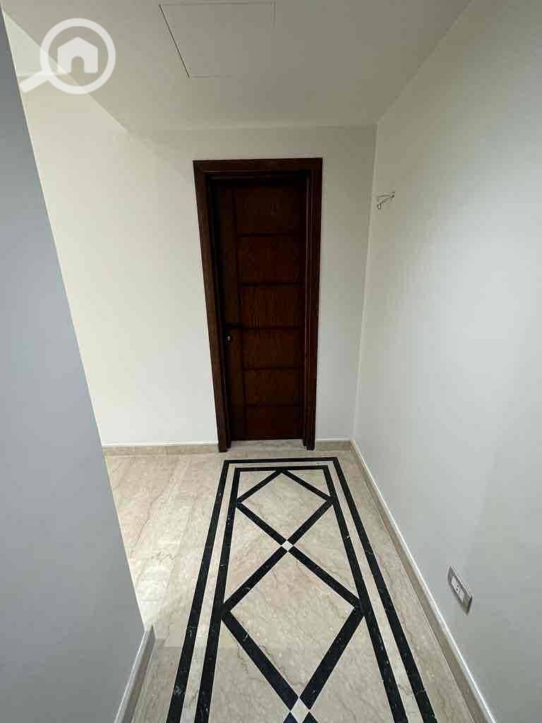 2 093c22b4-57fc-4884-8005-34d452895d91. jpg