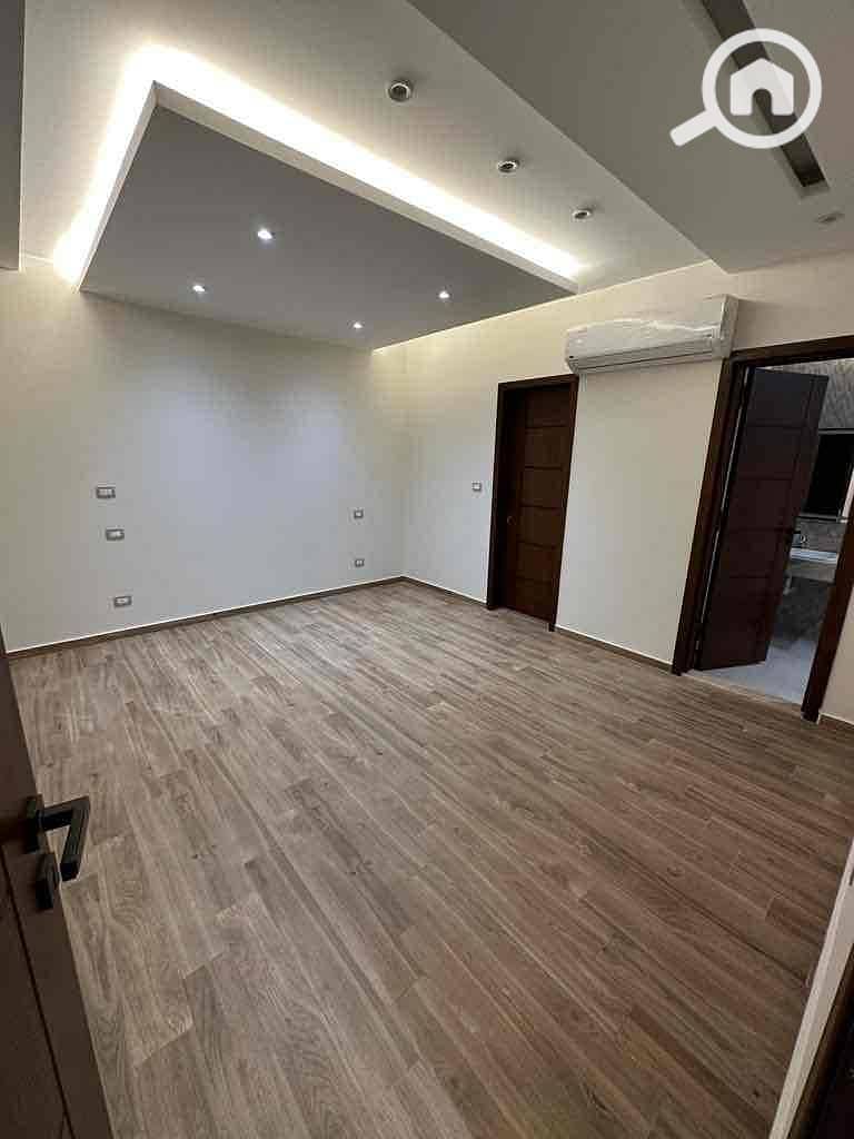 13 b57e159d-7d61-4a0b-8a38-b1f63daa3ffa. jpg