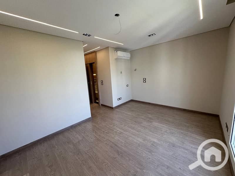 16 WhatsApp Image 2025-10-19 at 13.30. 42 (2). jpeg