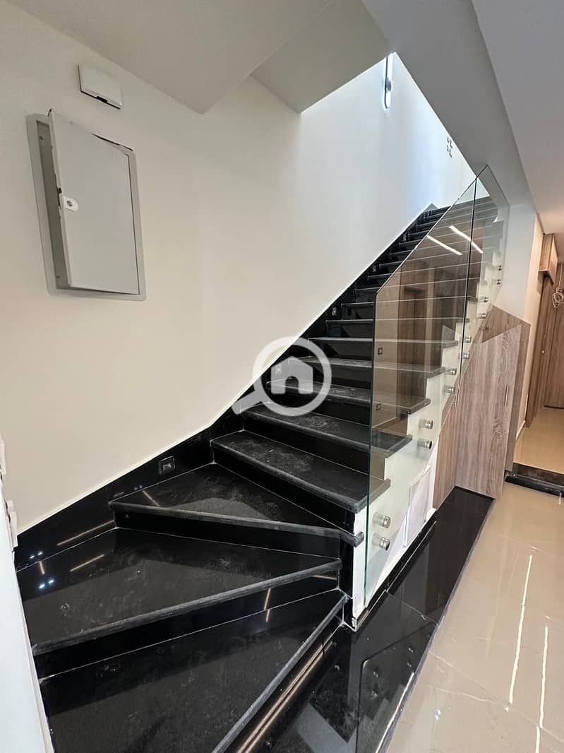 22 WhatsApp Image 2025-10-19 at 13.30. 44 (1). jpeg