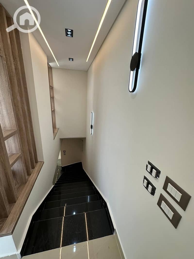 24 WhatsApp Image 2025-10-19 at 13.30. 44 (3). jpeg