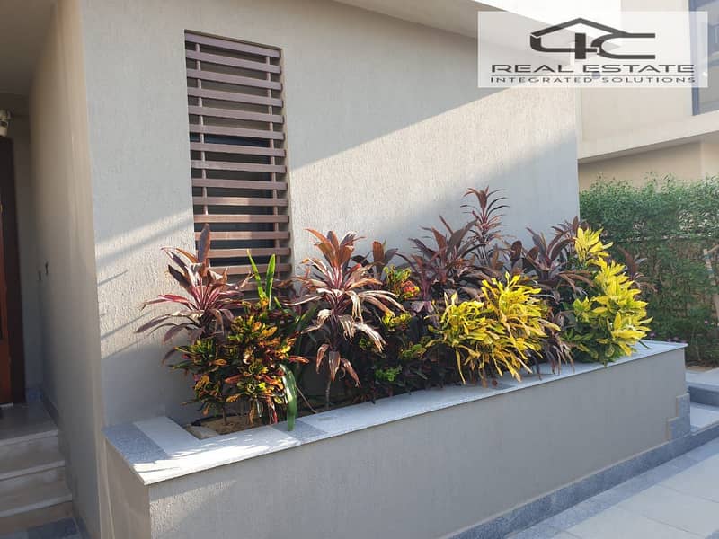 3 WhatsApp Image 2025-10-15 at 04.49. 55_a70772af. jpg