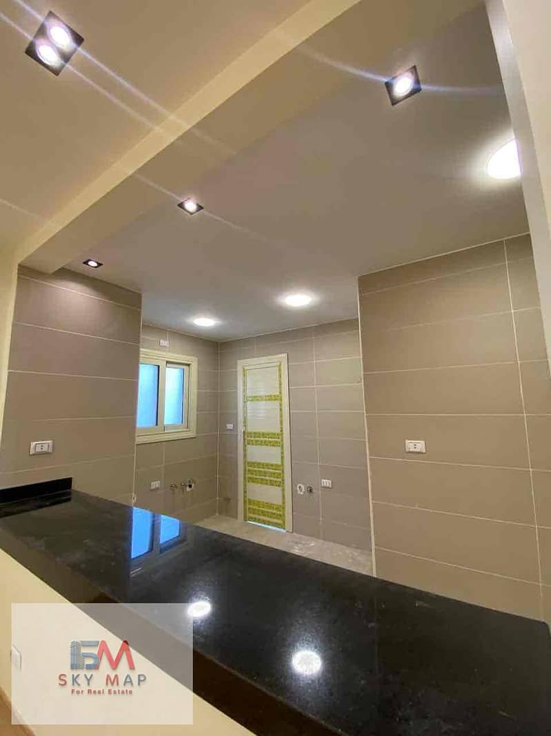 4 8b89c692-8eca-4910-a976-917067a1cf8a. jpg