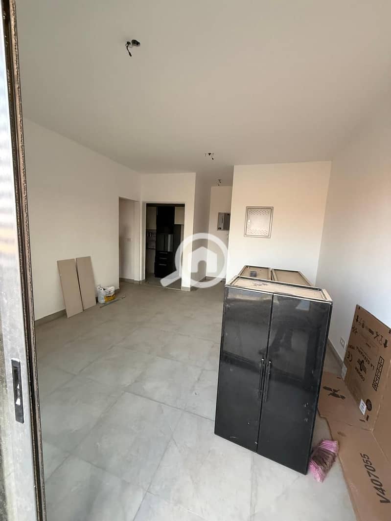 3 8921d2c9-bf1f-47d4-9cc9-5e182e05e086. jpg