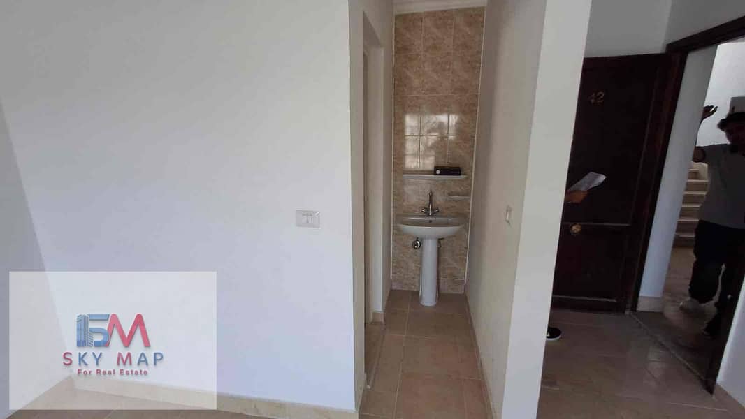 15 61b23c88-9018-46bd-94a9-0e942eee3937. jpg