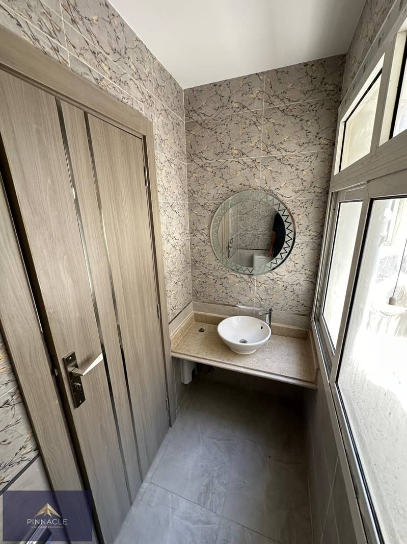 12 WhatsApp Image 2025-09-29 at 16.02. 06_a297055b. jpg