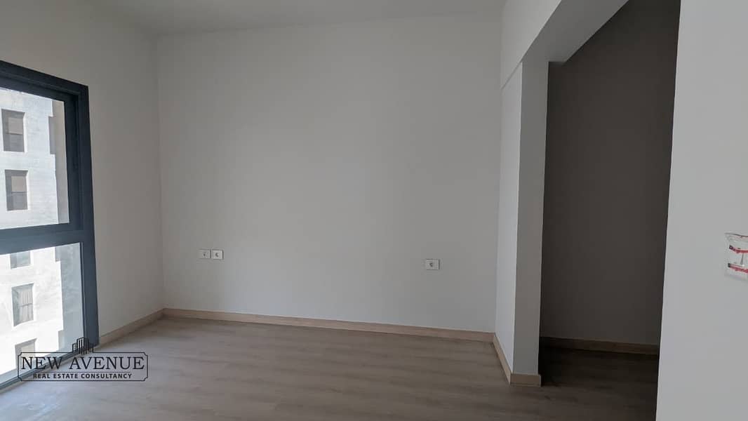 15 cacdd131-b872-4bd9-b557-eeda01980497. jpg