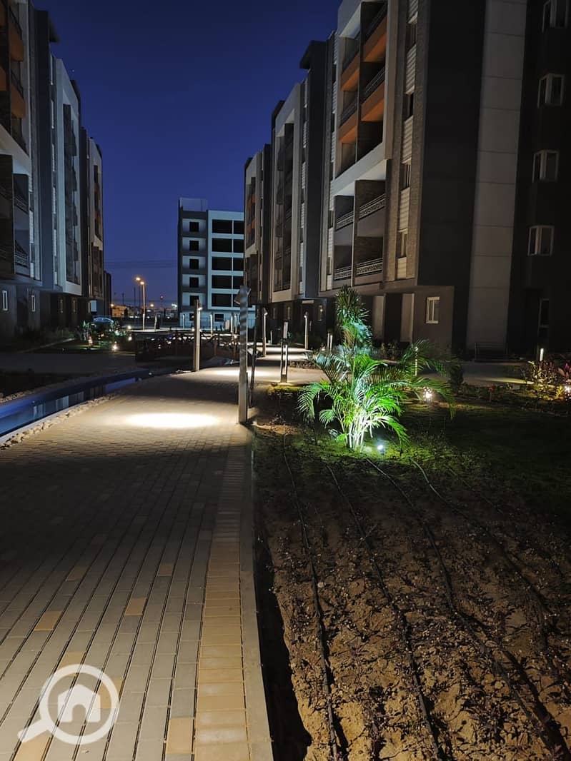 33 e11f44e2-346f-4b20-b87d-a16f14af9440. jpg