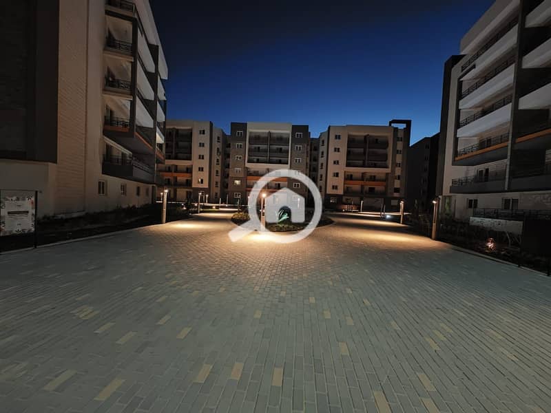 4 4bcdf656-e428-49d2-85db-e3ce46b2cdf1. jpg