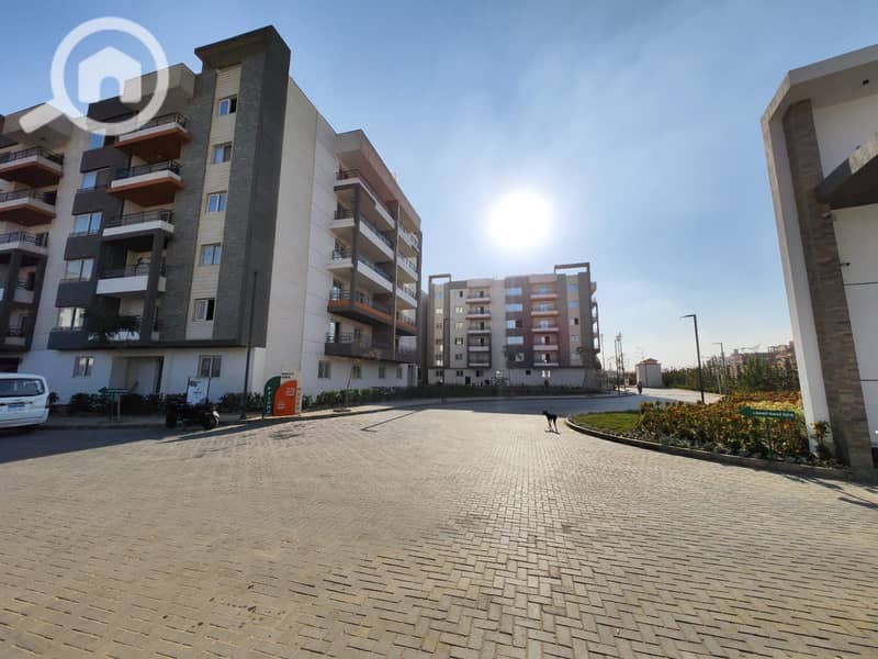 31 c9f4e7e7-65f0-4d85-ab3f-6e38a9aa2cfe. jpg