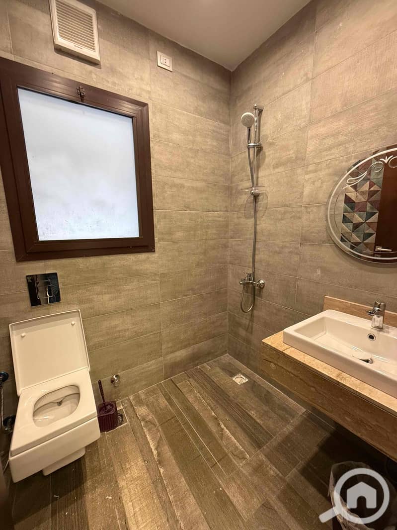 7 5778e248-b6bb-4b14-b4f7-592a9c7b1943. jpg