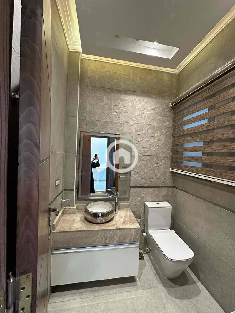 25 eae4b2d5-5118-467a-aa79-fd209b11b367. jpg