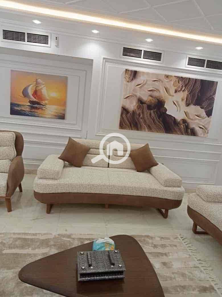 12 04d5908f-7728-4b1d-ba28-1ff4a3e7b37d. jpg