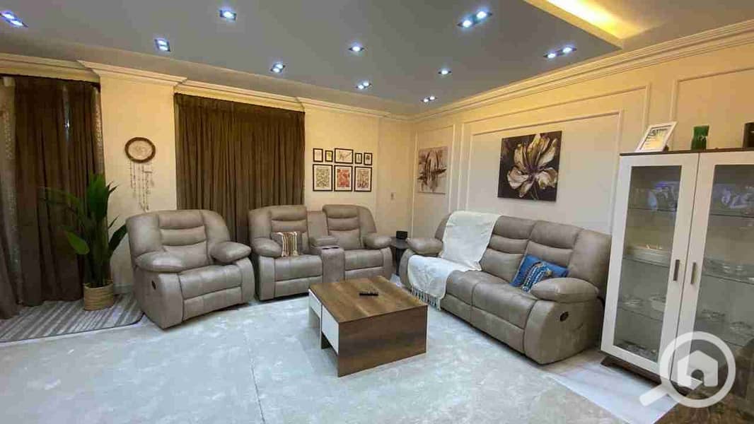 1000391785. jpg 1000391785. jpg