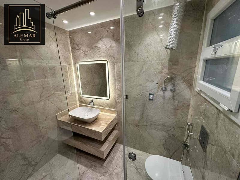 10 8f8bec2c-97c2-43c2-a1da-4642e8d26874. jpg