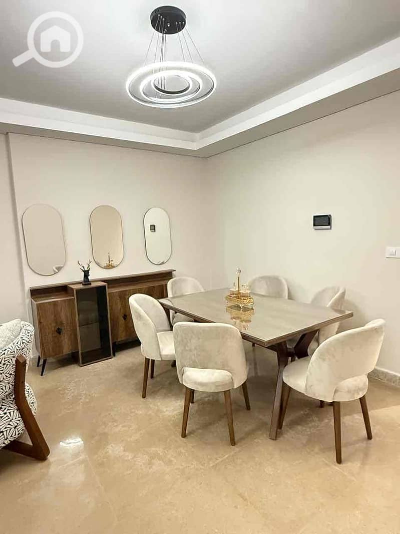 4 f21b8359-3e70-4d19-b656-6c91ad88da65. jpg