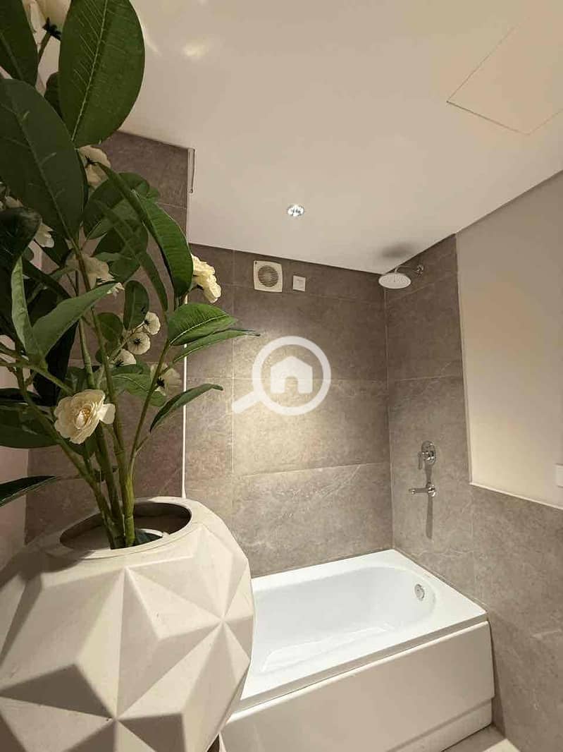 12 f46d22cb-78e0-40e9-9eec-1da460ce8962. jpg