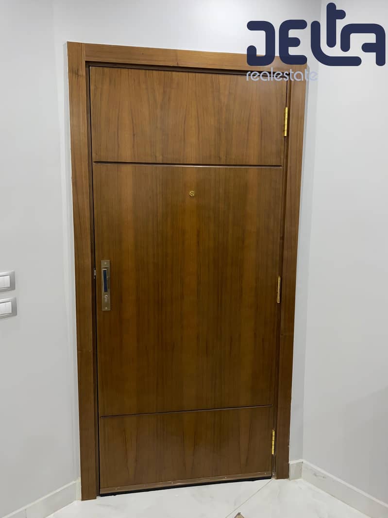 29 ec68ba38-8796-432b-bf76-d8f2c8e15595. jpg