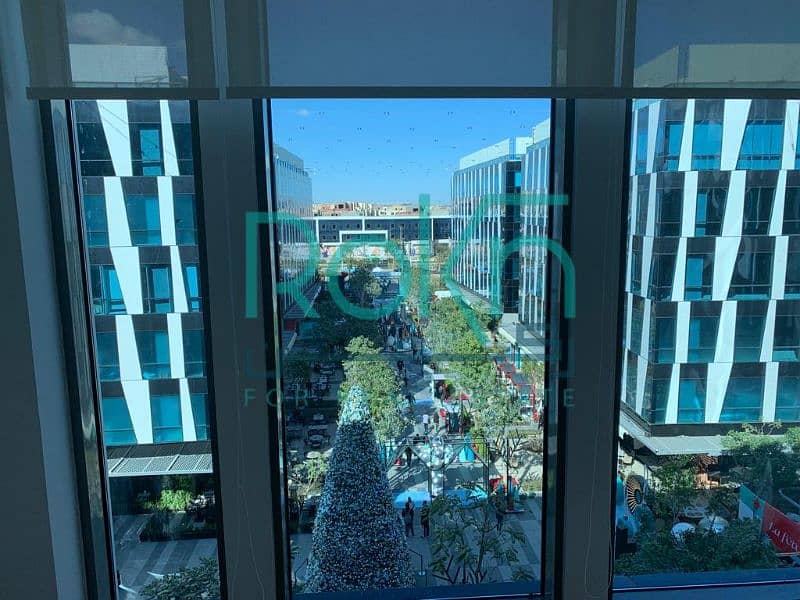 10 f4a1b2d6-ac2d-439a-8381-7b2e5f57833d. jpg