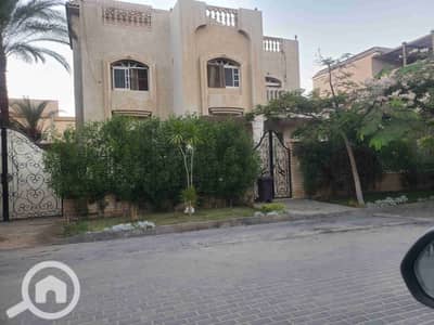 5 Bedroom Villa for Sale in Sheikh Zayed, Giza - ٢٠٢٥١٠٠٧_١٨٣٣٠٨. jpg