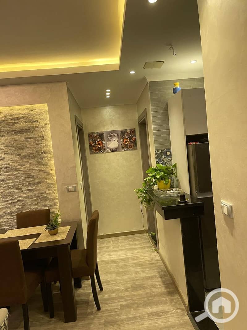 4 75d33ad7-1a21-4fe1-bb25-44096a6653e5. jpg