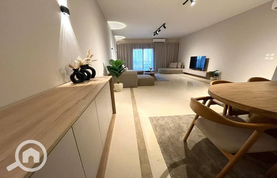 1000591128. jpg 1000591128. jpg