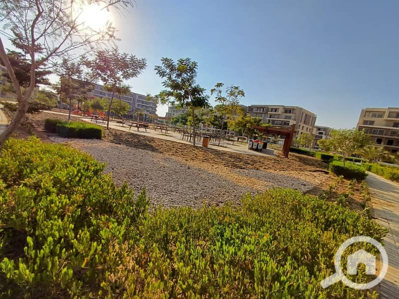 4 7db1dac6-8c41-43a0-9e14-9dfa2f4a8d15. jpg