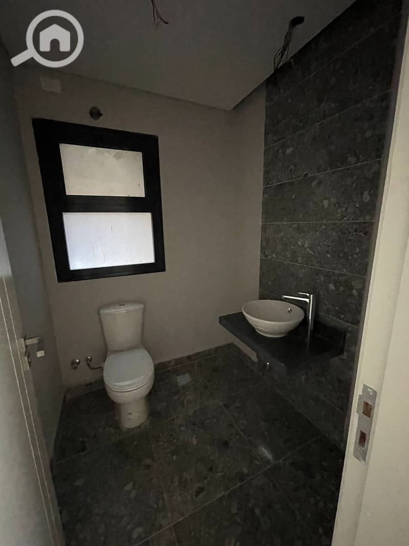 4 1b7866b1-b672-4ccd-adac-a5b186ee5302. jpg