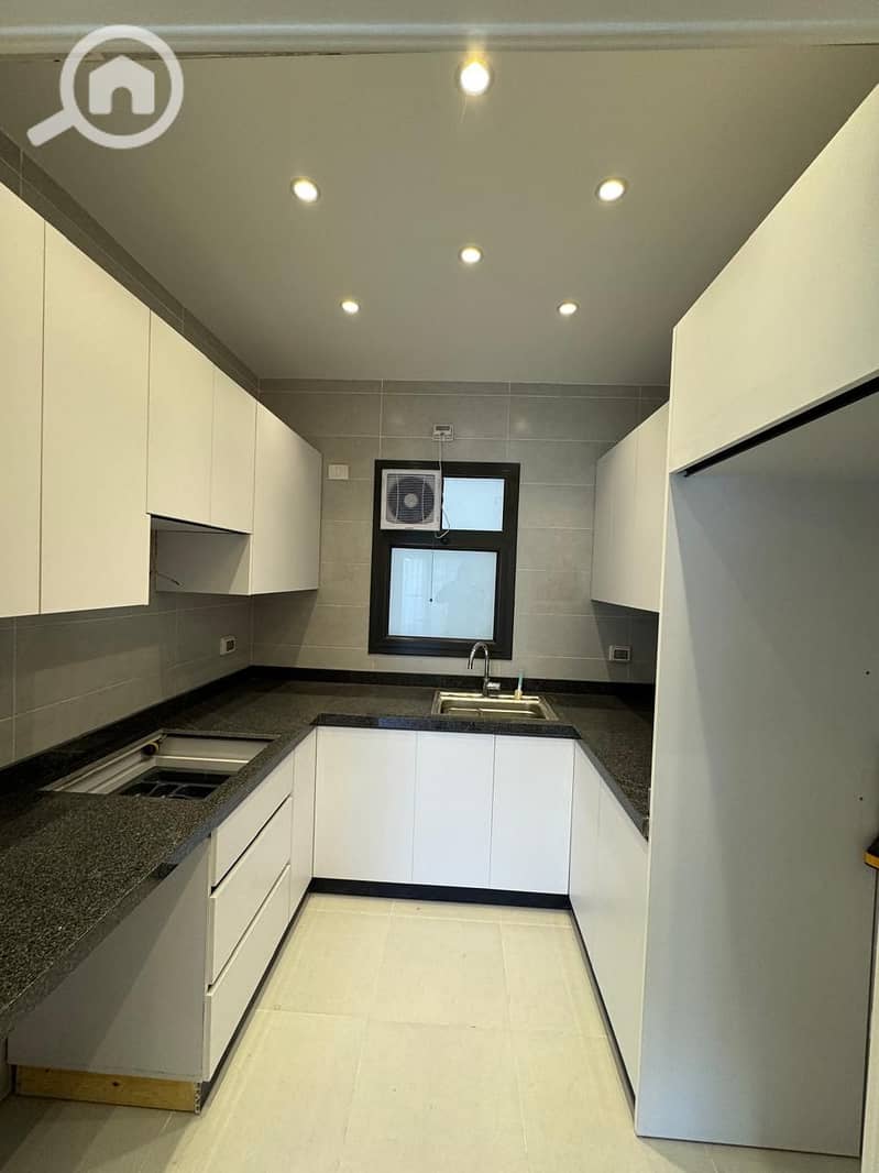 5 105cb792-d117-4be5-9c9c-2b780163b54b. jpg