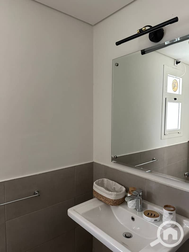 4 1772fd1c-908a-4629-ac39-3dcde0a24512. jpeg