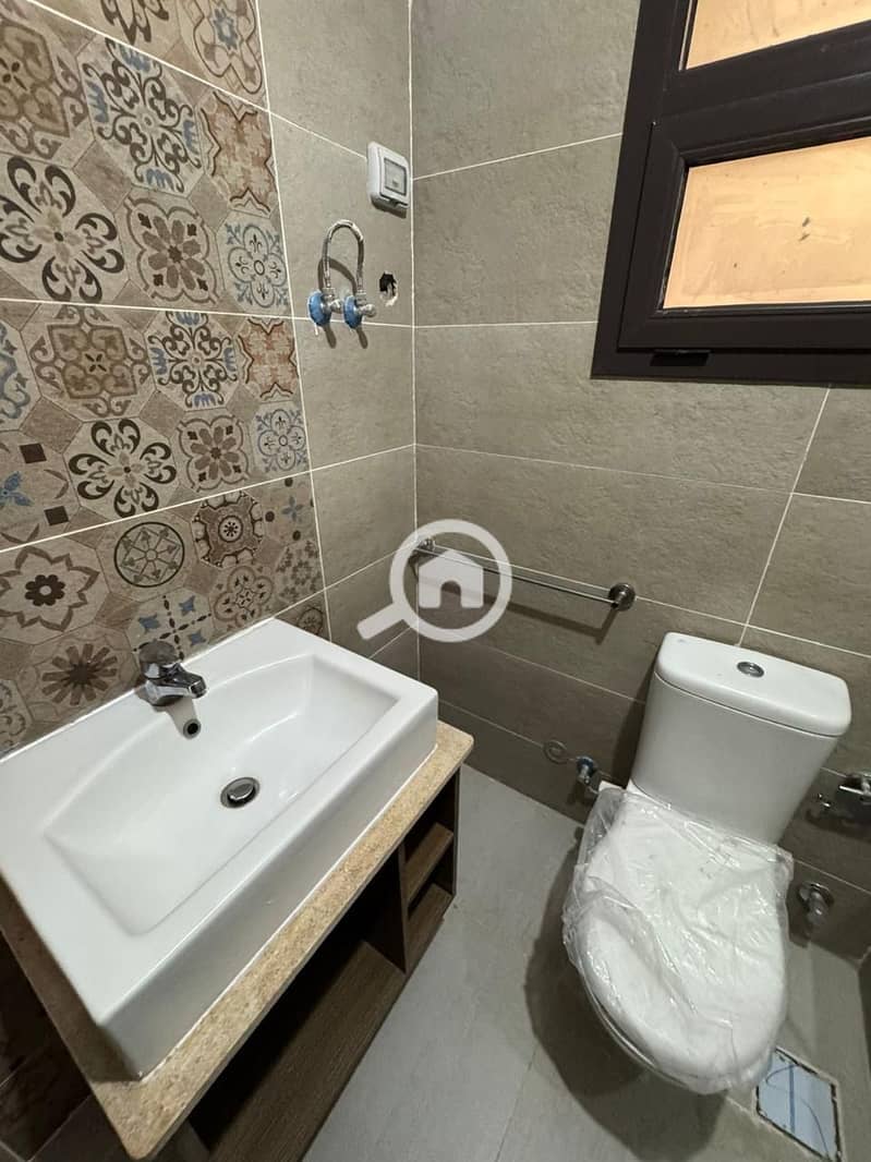 5 b4dd2c13-0e1f-4089-ae65-e03e6e7e6022. jpeg