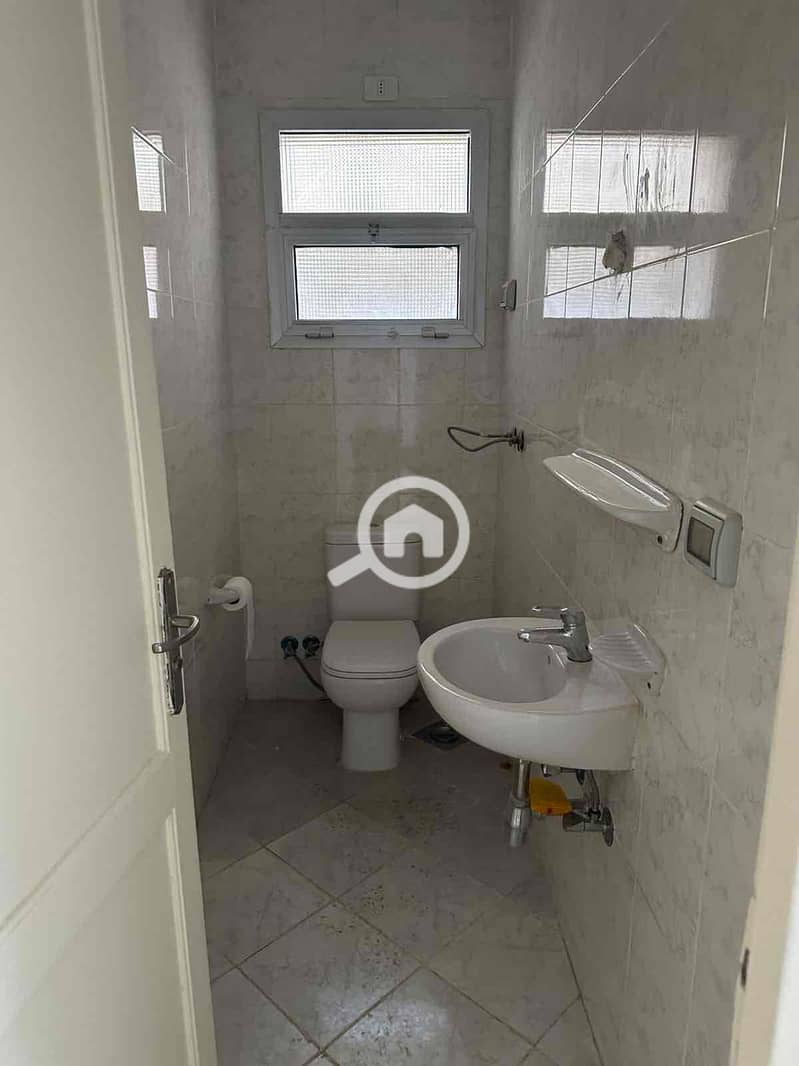 10 25947a88-7ad0-4b10-accf-3995f6bbcea6. jpg