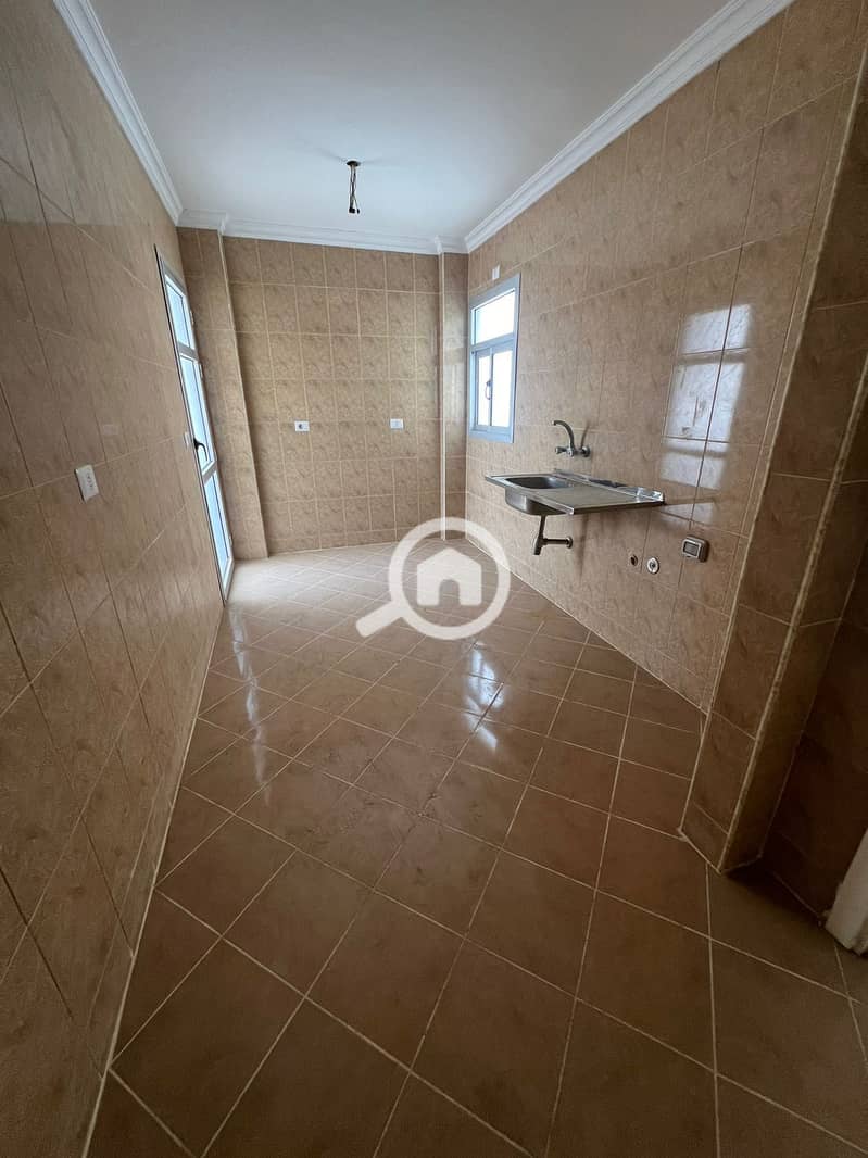 4 176428f1-1d97-4fe8-90fb-c82478baa599. jpg