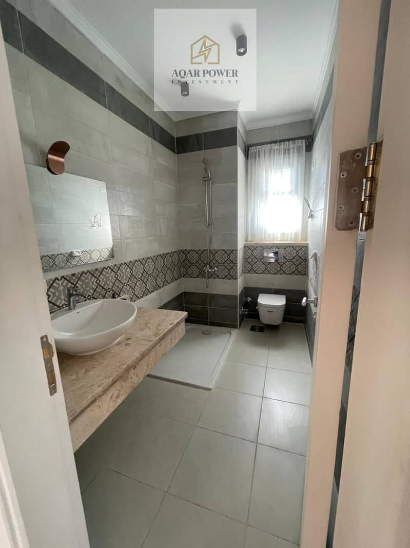 10 c10ac968-6270-49dd-adb8-c923be5c2eb8. jpg