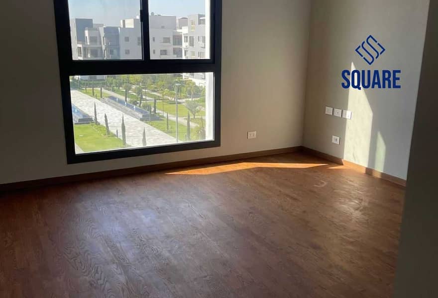 3 B1RdMgdaNLhLbwZ8SVSe6Xi4vf4lDkH93fuksNIr. jpg