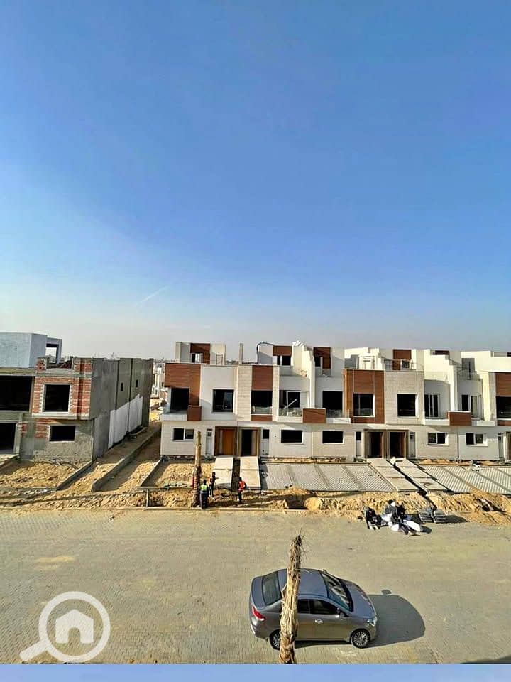 8 520250176_1091153706299681_3303268280155940874_n. jpg