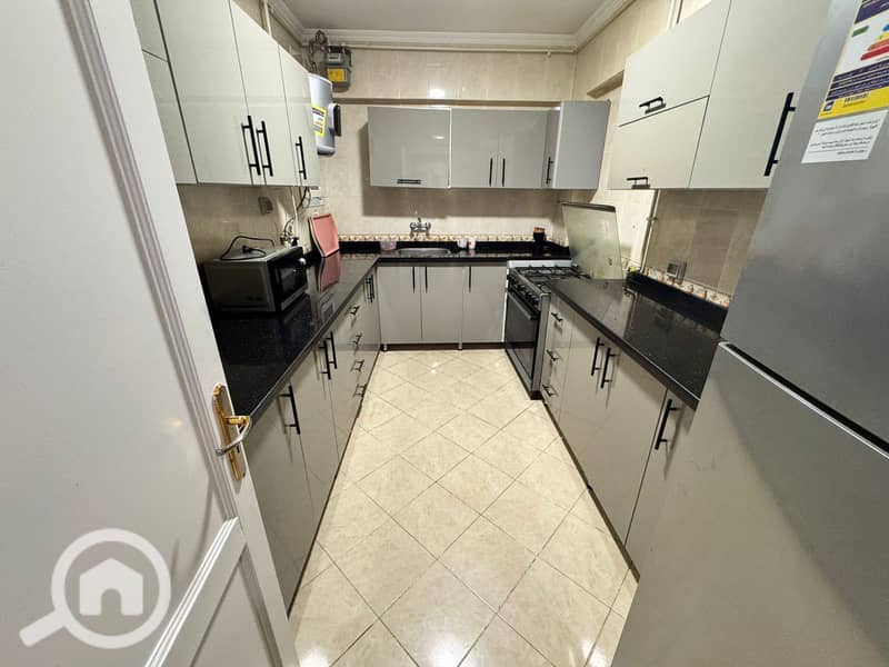 7 8fcbb699-563e-4c8a-940c-9aa0ab711a6a. jpeg