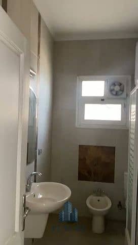 26 WhatsApp Video 2025-10-20 at 21.14. 48_f5674ad5. mp4_20251020_213455.556. jpg