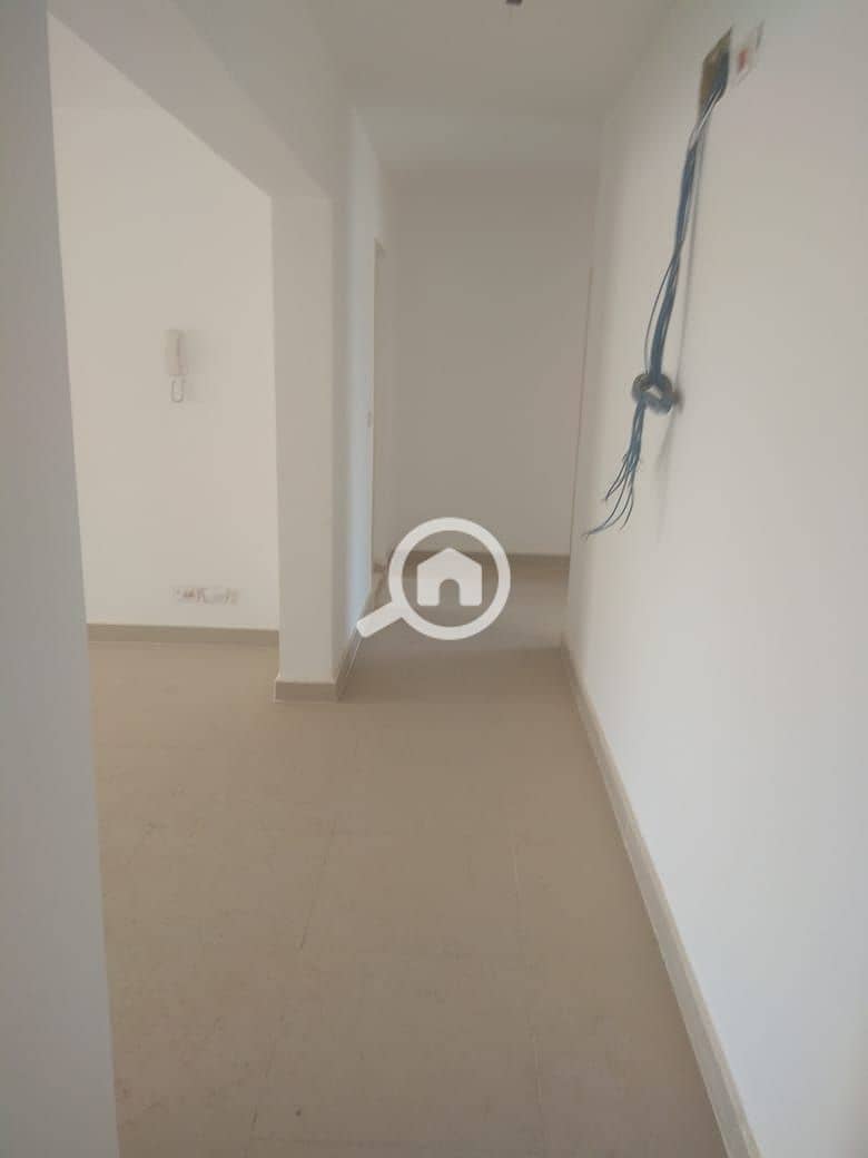 12 e77f0abb-8a78-46be-9466-a2104eeb0ecf. jpeg