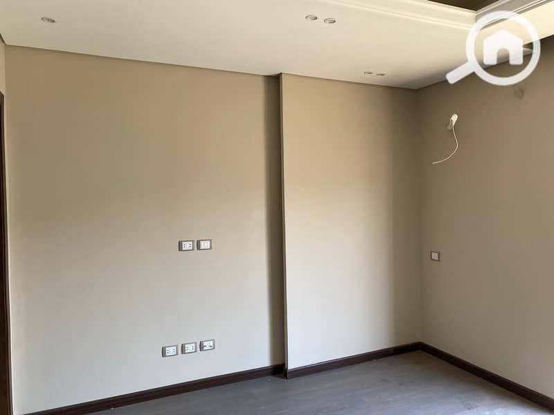 8 d9e2e37a-949d-4c11-8237-af959f6b2b48. jpeg