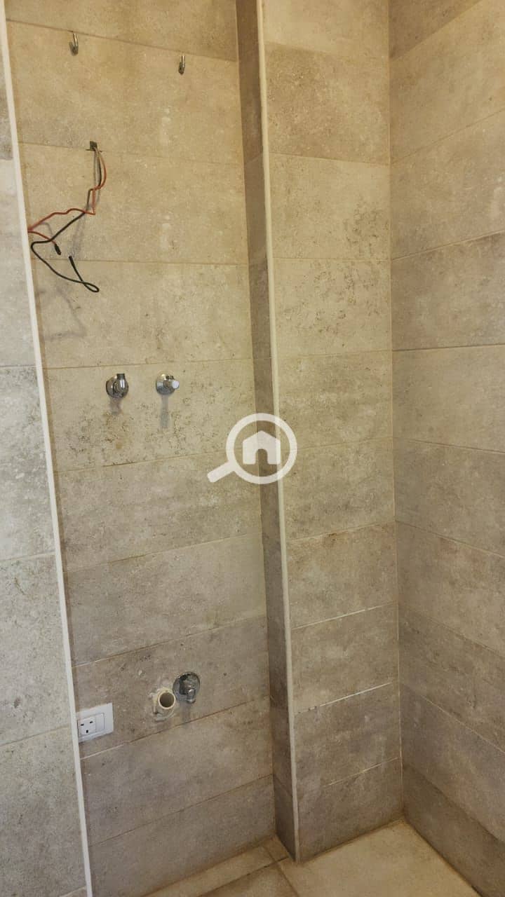 4 WhatsApp Image 2025-10-21 at 12.22. 25_1a77bc8b. jpg