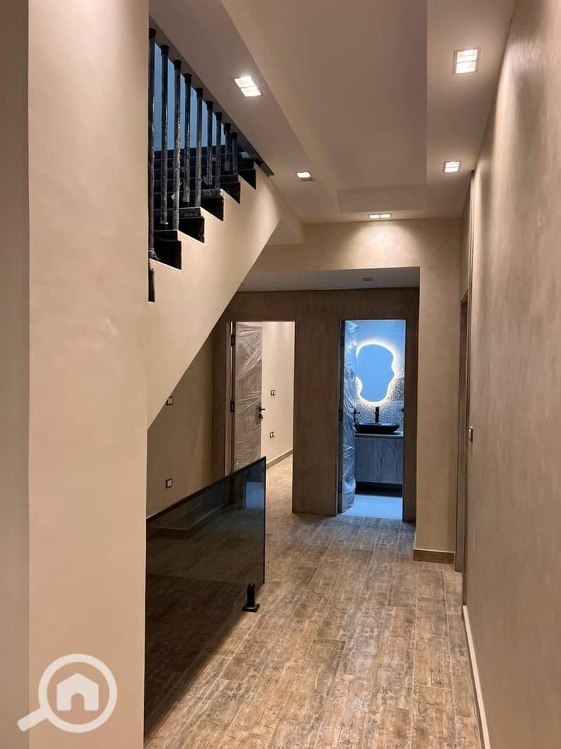 6 cf4953c8-734b-4b0d-bd08-228784b8ae12. jpeg