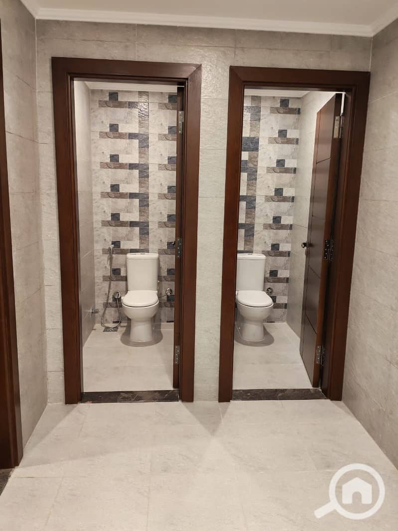 5 WhatsApp Image 2025-10-21 at 11.05. 59 AM. jpeg